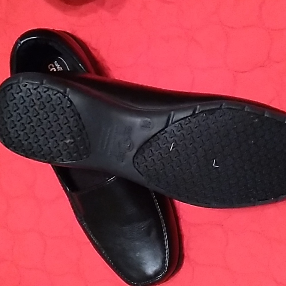 Shoes - Picture 2 of 4